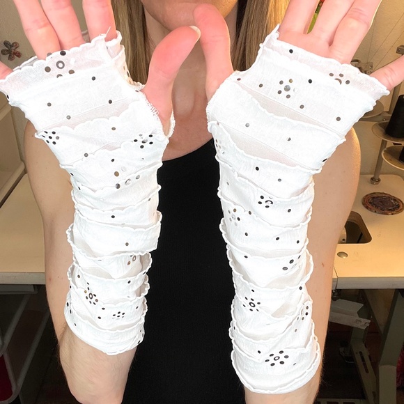 White Mummy Gloves Bandage Ruffle Arm Warmers Sequin Bridal Dance Elbow Length - Picture 4 of 6
